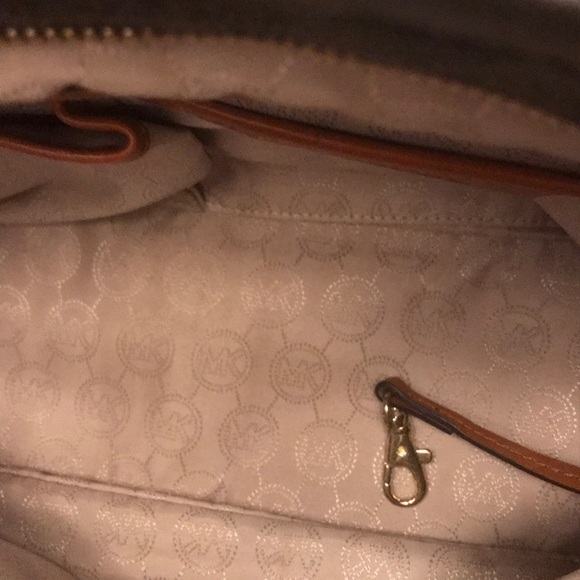 Handbag - Picture 3 of 4